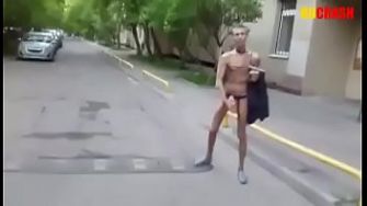Голый Панин на улице столицы