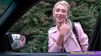 Катрин Текила сосет в машине