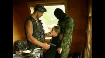 Белокурый шпион пойман и трахнут двумя солдатами