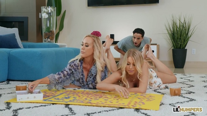 Брат вонзился в сестру с мамулей