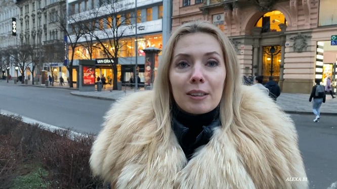 Милфа из России приехала в Париж на кастинг